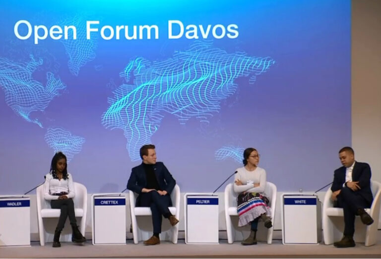 Jovens líderes ativistas em painel no Fórum Econômico Mundial, em Davos