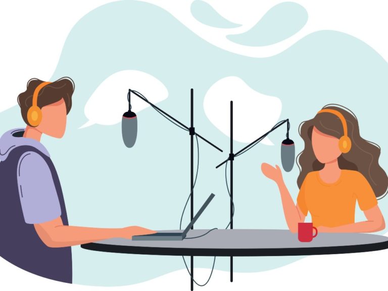 Dois jovens gravando um podcast escolar